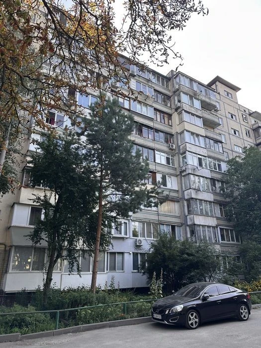 Оренда 2кв 57м Парково-Сирецька 4-А 1 поверх Газ Метро 10хв