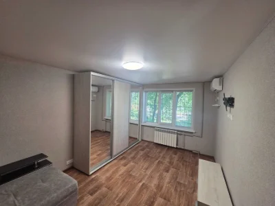 Продам 2х комнатная с ремонтом Титова/Суворова