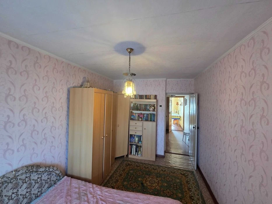 Продам 2х комнатная в кирпичном доме Янтарная/Универсальная