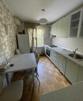Продам простору 3к квартиру з капітальним ремонтом на Балків