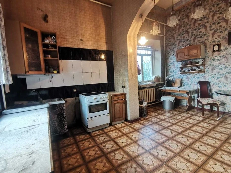 Продаж!! Великий будинок 348 м² із терасою та видом на місто