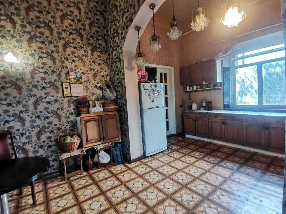 Продаж!! Великий будинок 348 м² із терасою та видом на місто