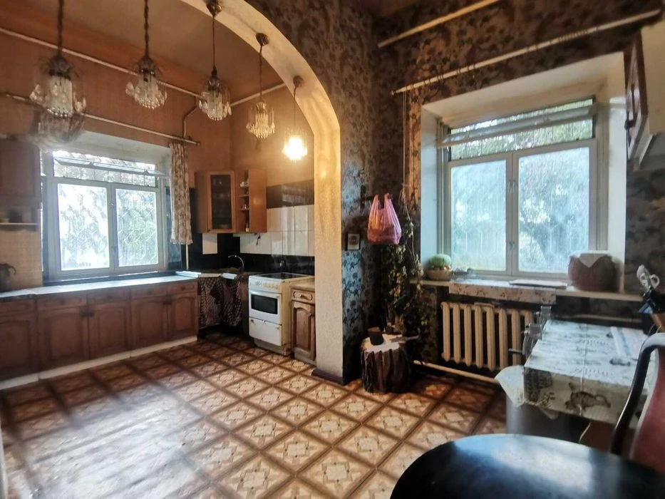 Продаж!! Великий будинок 348 м² із терасою та видом на місто