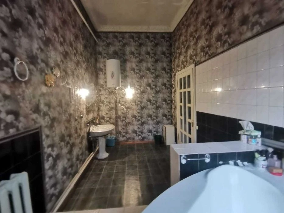 Продаж!! Великий будинок 348 м² із терасою та видом на місто