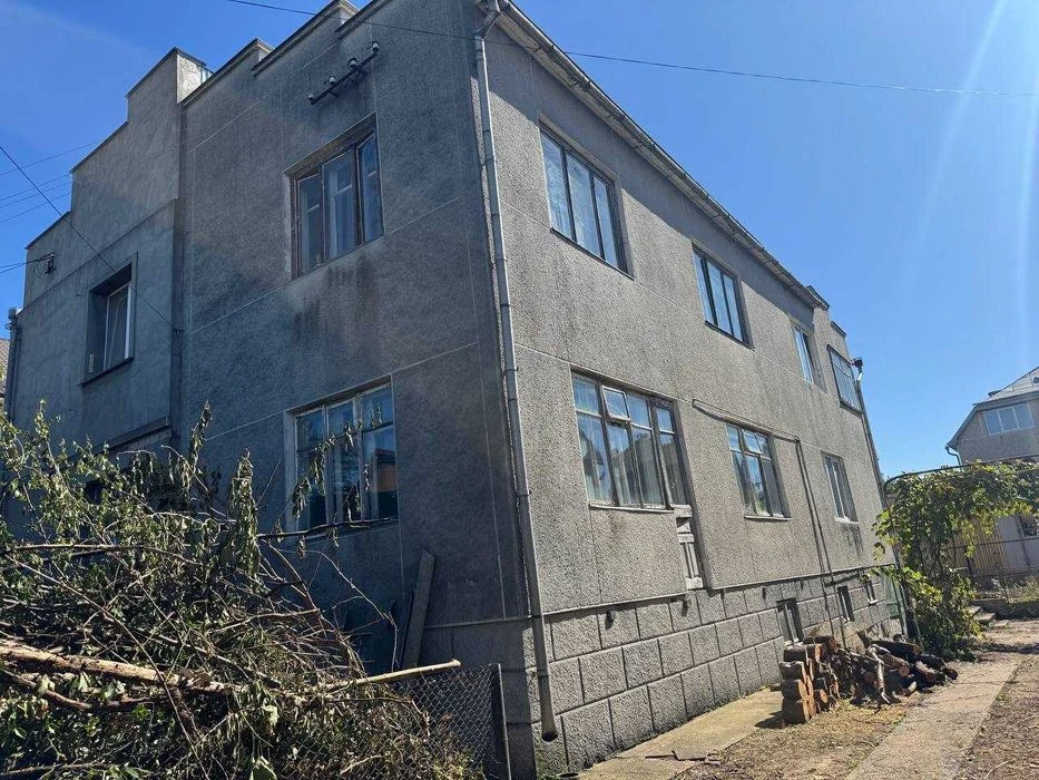 Продається півособняк у с. Опришівці по вул. Зразкова (11)