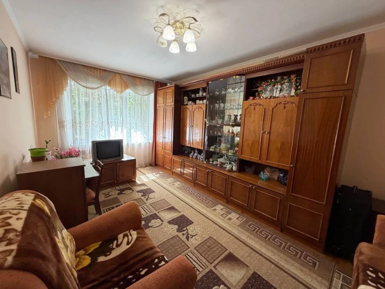 Продам 2 кімнату квартиру