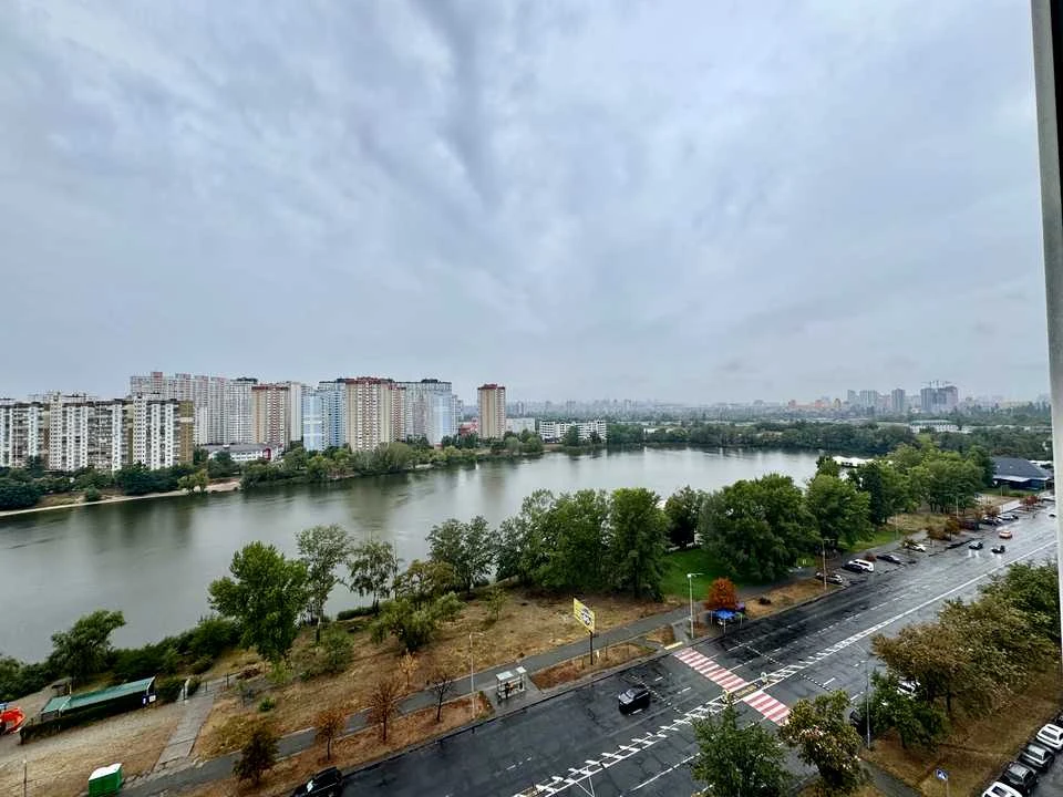 Квартира. Київ, Ревуцького вул.