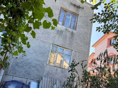 Будинок. Івано-Франківськ, Зразкова вул.