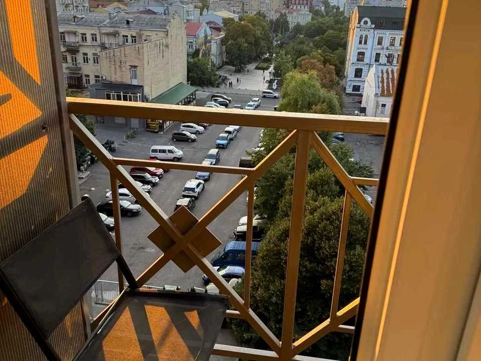 Квартира. Київ, Нижній Вал вул., (Будинок 1)