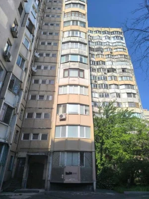 seg-01    Продам 3-х комн. кв. на Ак. Королева Южный рынок П