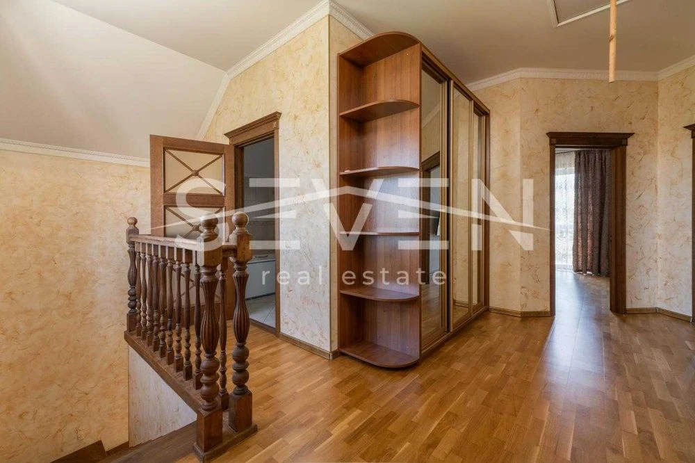 Продаж будинок 200 м2 з підвалом, ділянка 5 соток, Осокорки,