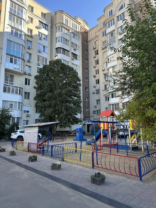 Продам крупногабаритную 3 к.квартиру в центре, 81,5 м. в ЖК