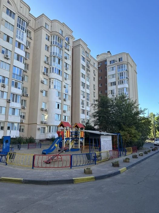Продам крупногабаритную 3 к.квартиру в центре, 81,5 м. в ЖК
