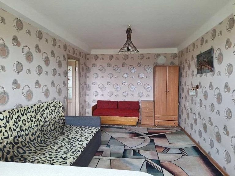 Продаж 1 кімн вул Харківське шосе, 21 32 кв. м. Гарний стан.