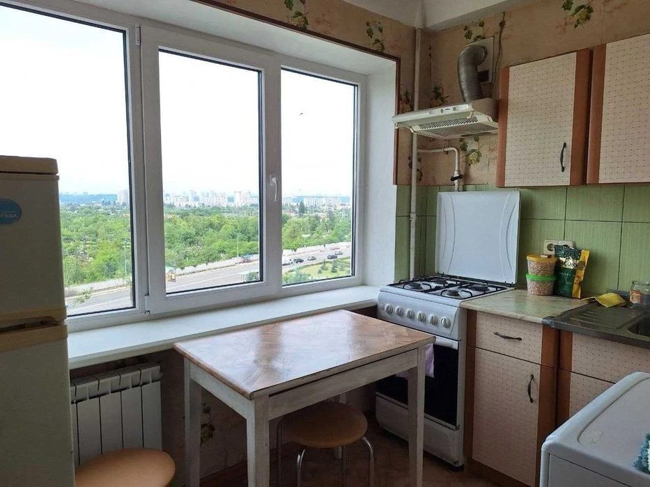 Продаж 1 кімн вул Харківське шосе, 21 32 кв. м. Гарний стан.