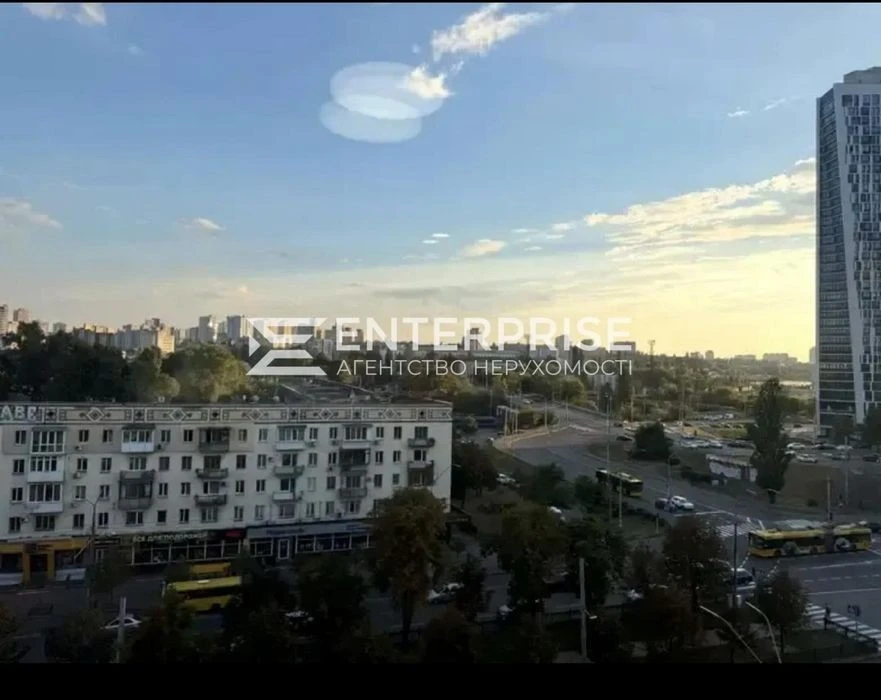 Продаж 1к квартири в Шевченківському районі, проспект Берест