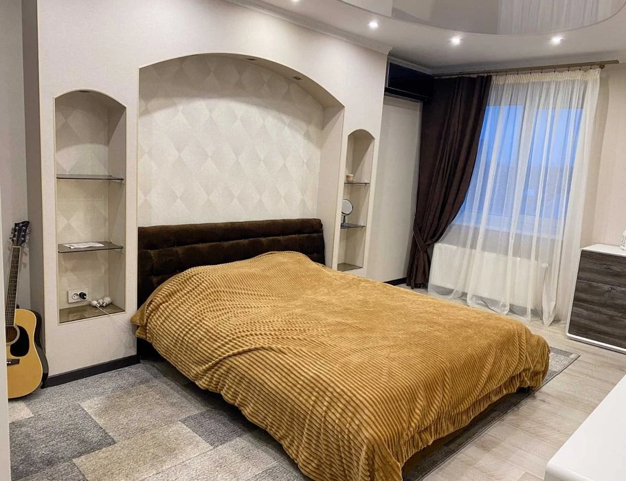 3х комн.  квартира 90 кв..м  в кирпичном теплом  доме  .Цент