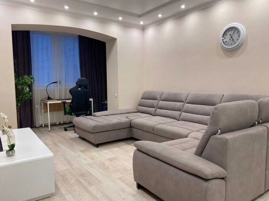3х комн.  квартира 90 кв..м  в кирпичном теплом  доме  .Цент