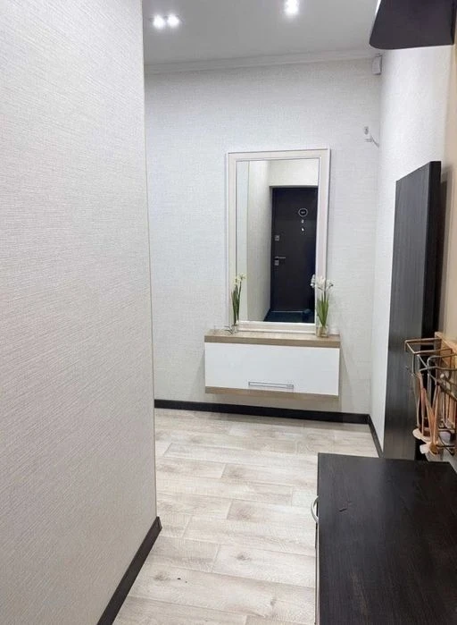 3х комн.  квартира 90 кв..м  в кирпичном теплом  доме  .Цент