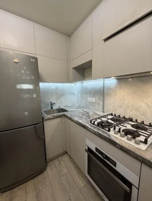 2.квартира, Алмазний, 2/5, меблі+техніка, свіжий ремонт