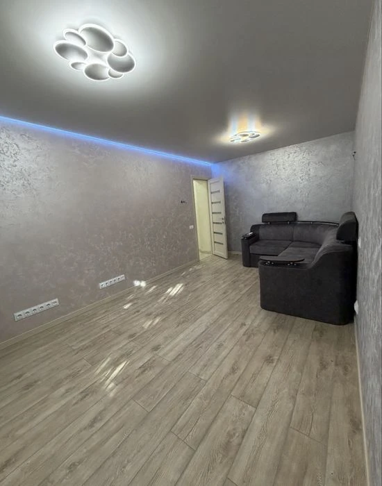 2.квартира, Алмазний, 2/5, меблі+техніка, свіжий ремонт