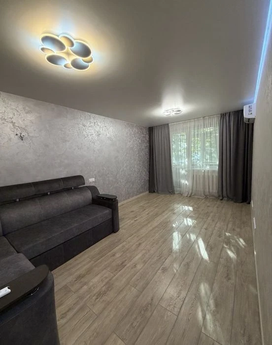 2.квартира, Алмазний, 2/5, меблі+техніка, свіжий ремонт