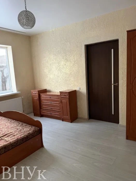 Продам частину будинку з ремонтом та гаражем у Луцьку