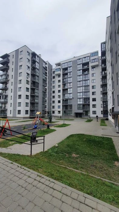 Продаж 2 кім. квартири з ремонтом в заселеній новобудові ЖК