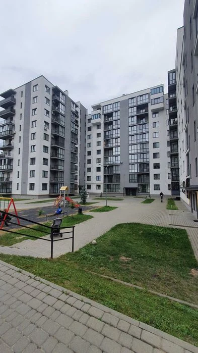 Продаж 2 кім. квартири з ремонтом в заселеній новобудові ЖК