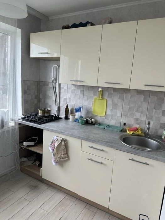 Продам 3к квартира вул Кіото 5 метро Чернігівська пішки 5хв!