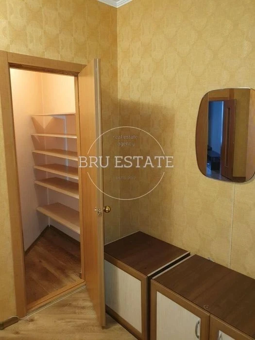 Терміново Продаж 2 к квартири низький 3й поверх Осокорки Поз