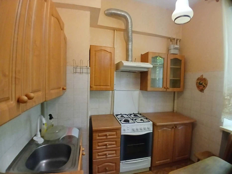 В продаже двухкомнатная квартира в центре города.