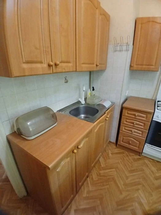 В продаже двухкомнатная квартира в центре города.