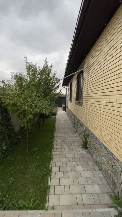 Шикарний  будинок з басейном та АГВ