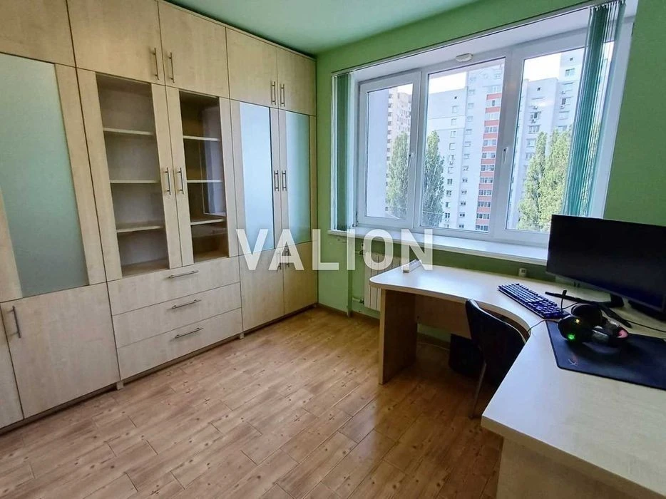 For sale 3-room apartment 105m2. 3a Osvity St. Sevastop
