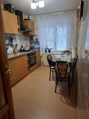 Продається 3-кімнатна квартира по вул Б Будівельників Хортиц