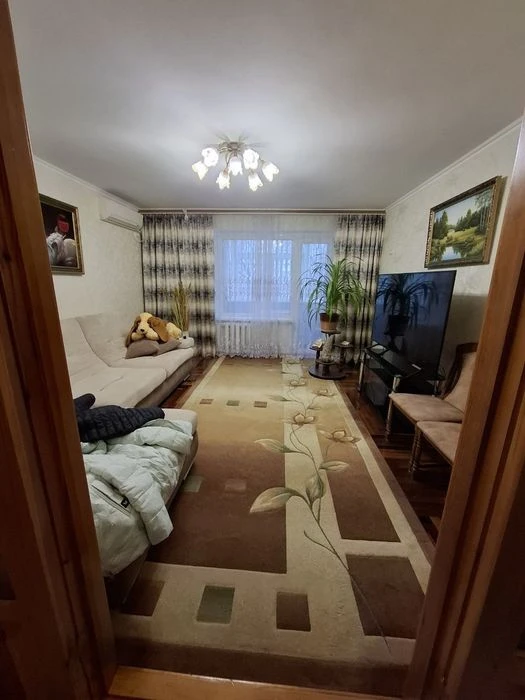 Продається 3-кімнатна квартира по вул Б Будівельників Хортиц