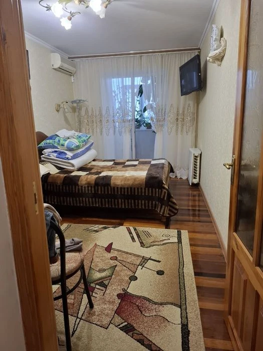 Продається 3-кімнатна квартира по вул Б Будівельників Хортиц