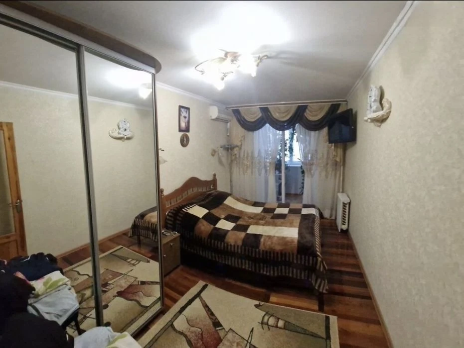 Продається 3-кімнатна квартира по вул Б Будівельників Хортиц