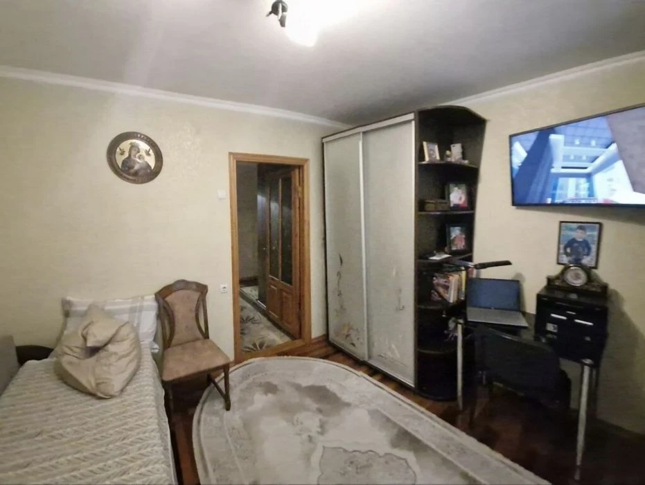 Продається 3-кімнатна квартира по вул Б Будівельників Хортиц