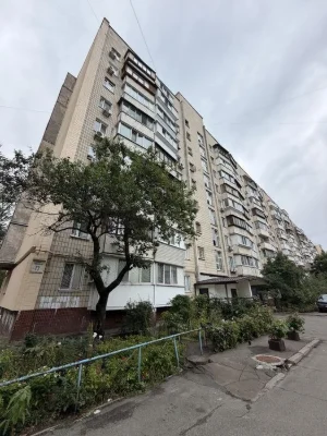 Продаж квартири вул Райдужна 13 в