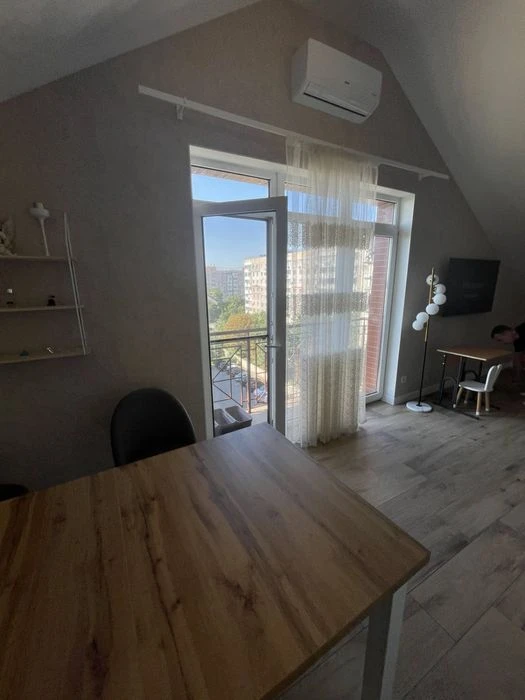 Квартира в Бородино,мансардний поверх,з ремонтом