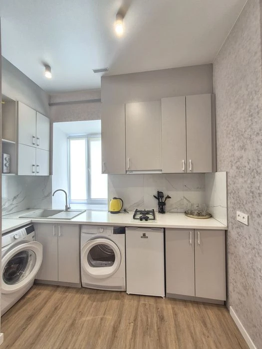 Продаж квартири 1 кімнатна центр Куліша Ляйнберга