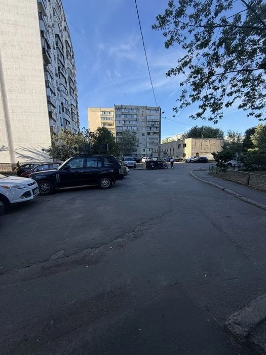 Продаж квартири вул Райдужна 11