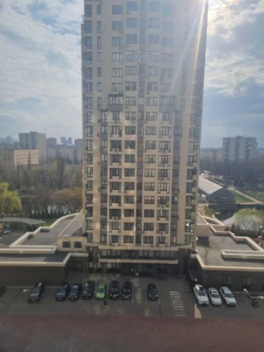 12 Самійла Кішки вул однокімнатна простора квартира в ЖК Вен