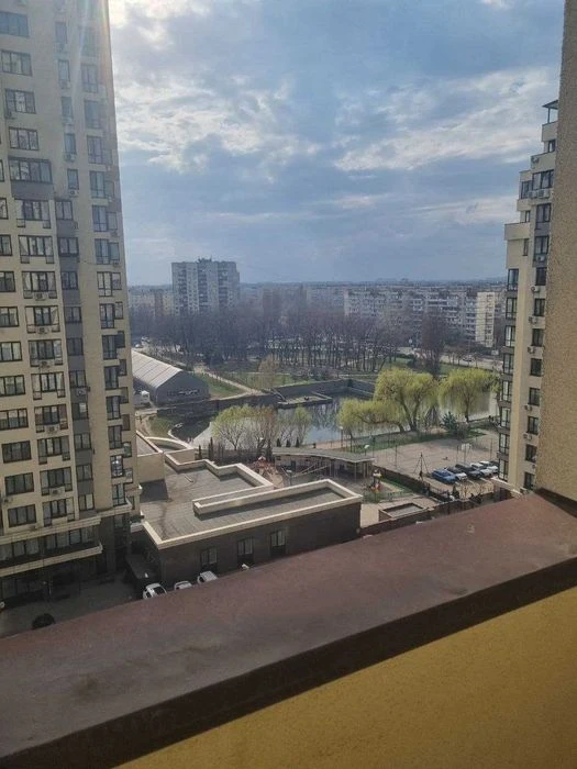 12 Самійла Кішки вул однокімнатна простора квартира в ЖК Вен