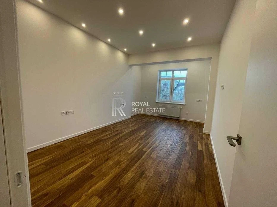 Продаж Квартира Київ ЖК «Notting Hill» 4 кімнати 130 м² 3 сп