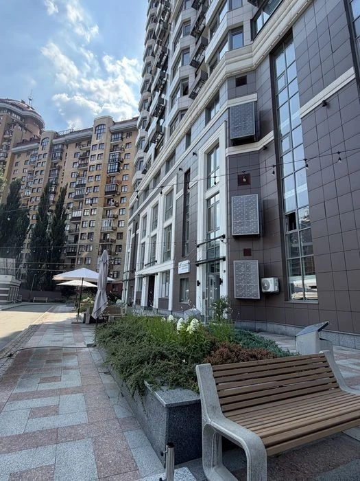 Жк Аристократ, Коновальца 34а Печерск
