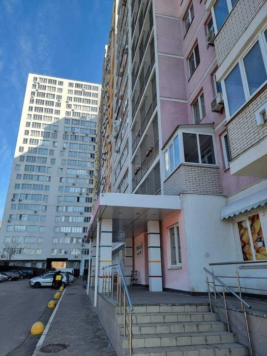 Продам 1но кім. квартиру, 38 кв.м, вул.Ракетна, 24, секція 3