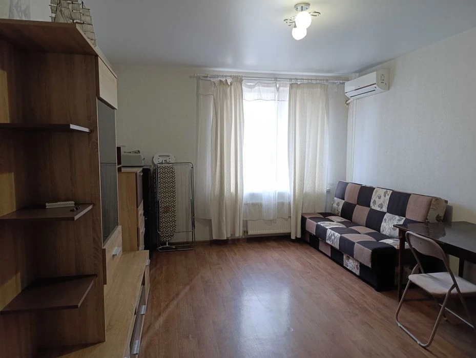 1 кім 46м.кв в новому цегляному будинку не далеко від ринка